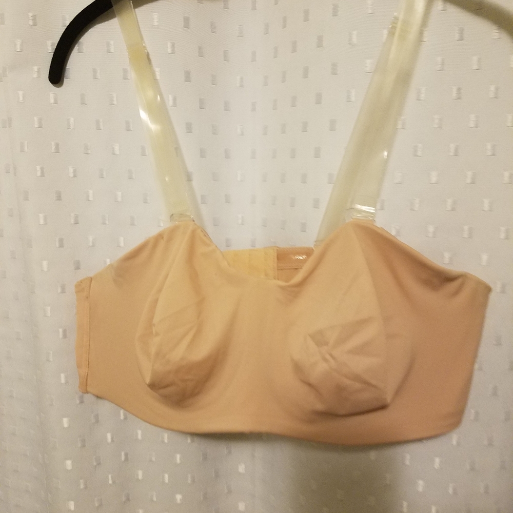 Underwired strapless bra.